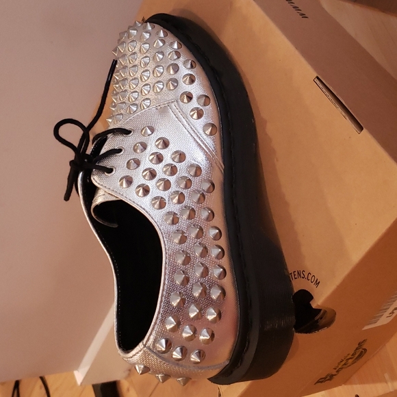 Like new rare w/box Harlen studded silver spikes Dr Martens sz 8 - Picture 4 of 9